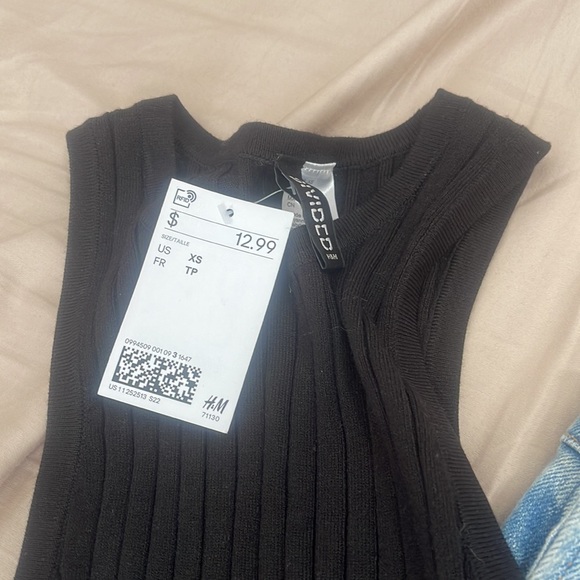 H&M Black Ribbed Tank - Picture 4 of 5